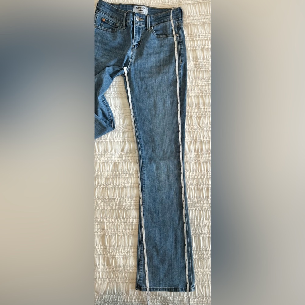 Denizen from Levi's Women's mid rid bootcut Jeans in Classic Blue size 2 - Picture 3 of 10
